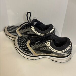 Brooks Men's Black and White Running Shoes